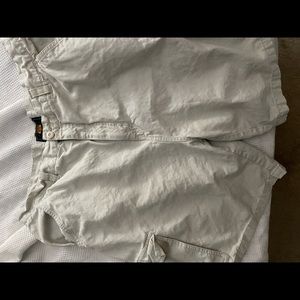 Men’s khaki cargo shorts